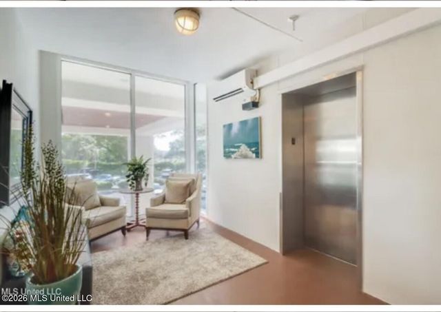 2668 Beach Boulevard, 206, Biloxi, MS 39531