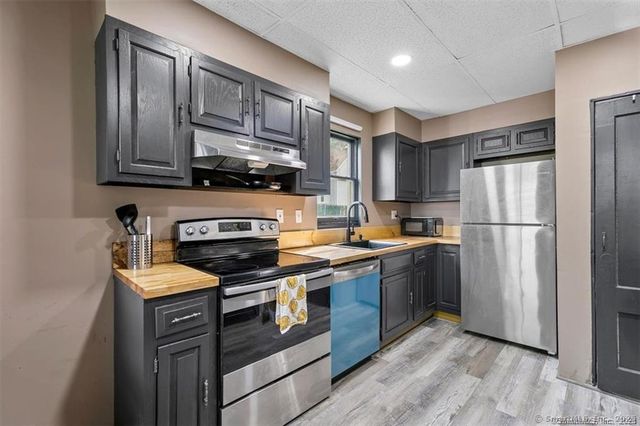 7 Swan Avenue, Norwich, CT 06360