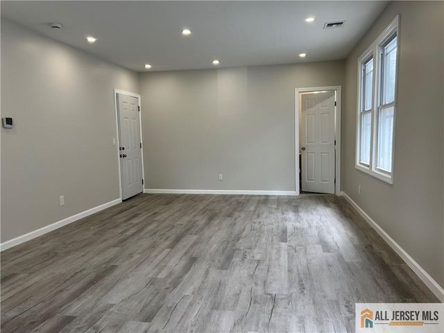 588 Livingston Avenue 2B, North Brunswick, NJ 08902