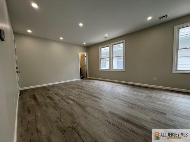 588 Livingston Avenue 2B, North Brunswick, NJ 08902