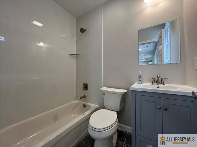 588 Livingston Avenue 2B, North Brunswick, NJ 08902