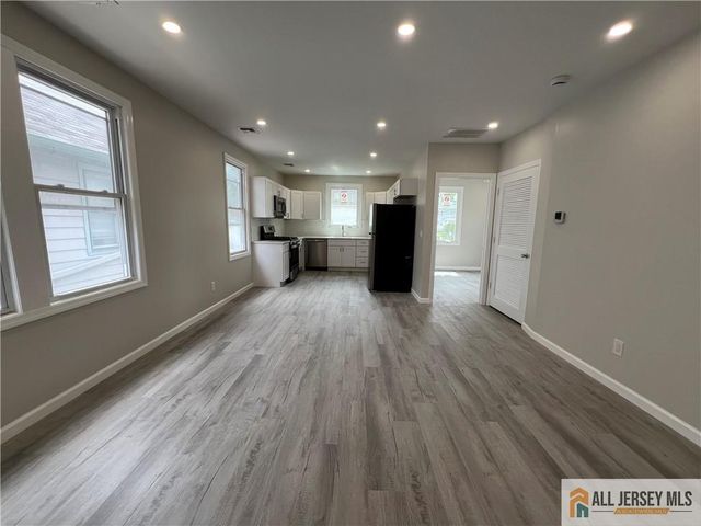 588 Livingston Avenue 2B, North Brunswick, NJ 08902