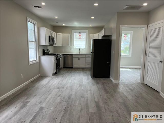 588 Livingston Avenue 2B, North Brunswick, NJ 08902