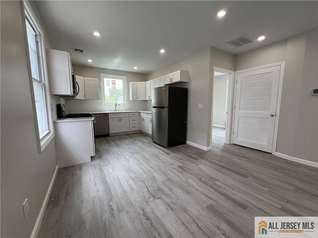 588 Livingston Avenue 2B, North Brunswick, NJ 08902