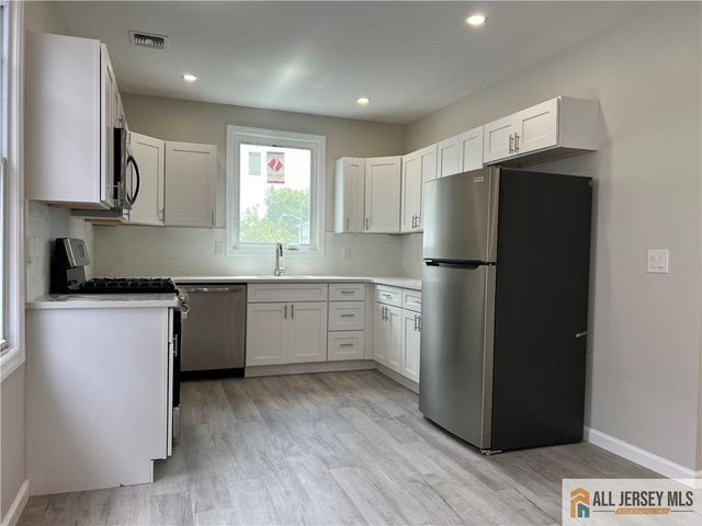 588 Livingston Avenue 2B, North Brunswick, NJ 08902