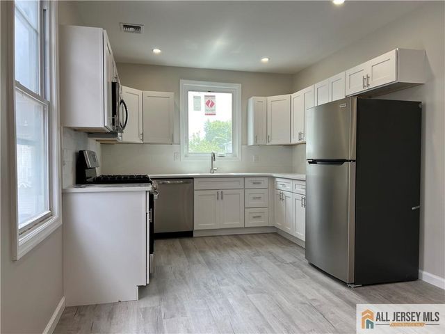 588 Livingston Avenue 2B, North Brunswick, NJ 08902