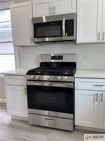 588 Livingston Avenue 2B, North Brunswick, NJ 08902
