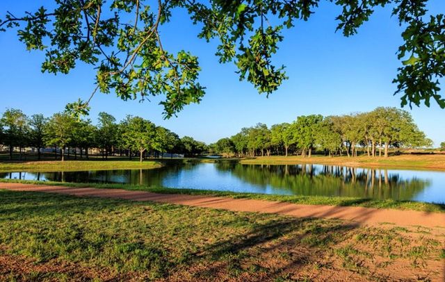 102 Baurenhof CT, Fredericksburg, TX 78624