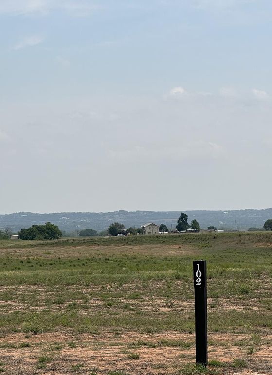 102 Baurenhof CT, Fredericksburg, TX 78624