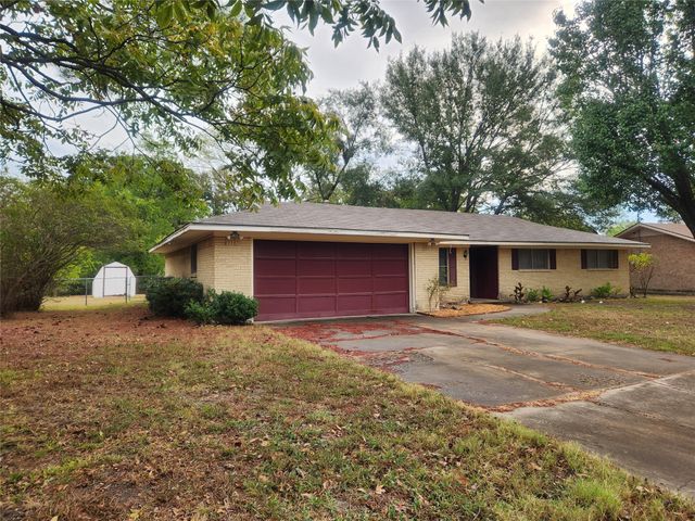 2821 Mccarley Drive, Commerce, TX 75428