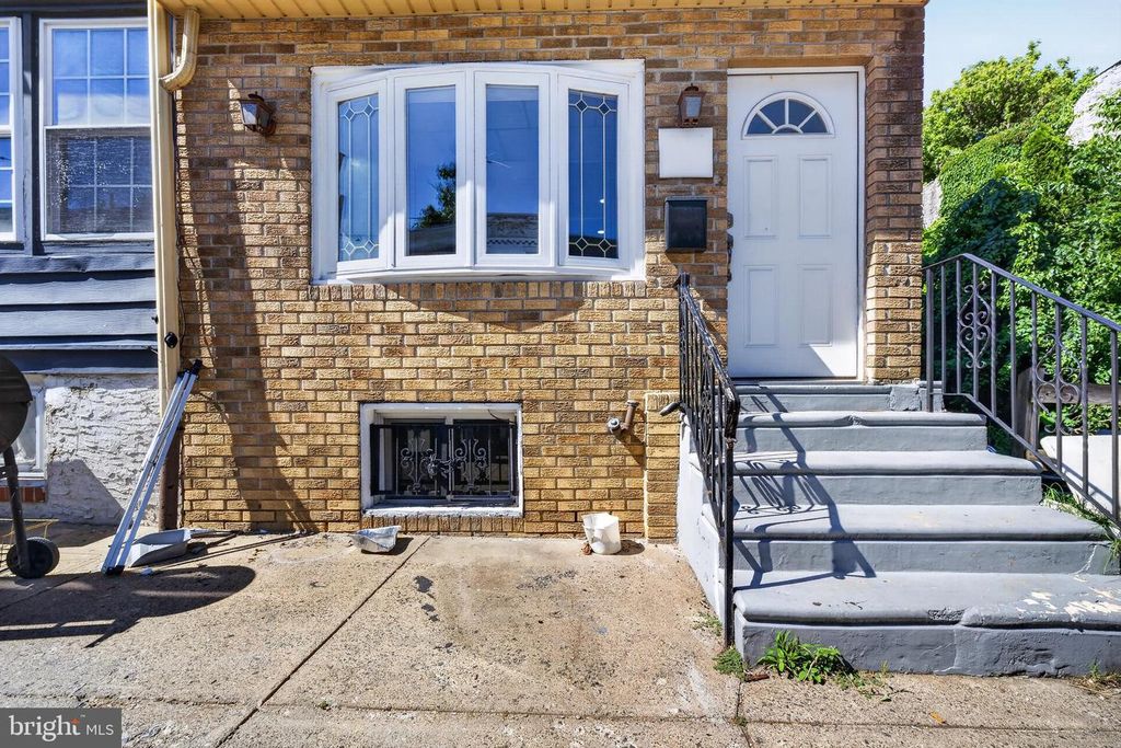 2431 W SERGEANT ST, Philadelphia, PA 19132