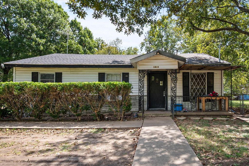 1815 W 10th Avenue, Corsicana, TX 75110