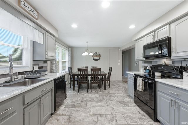 3331 Kirkfield Drive, Fort Wayne, IN 46815