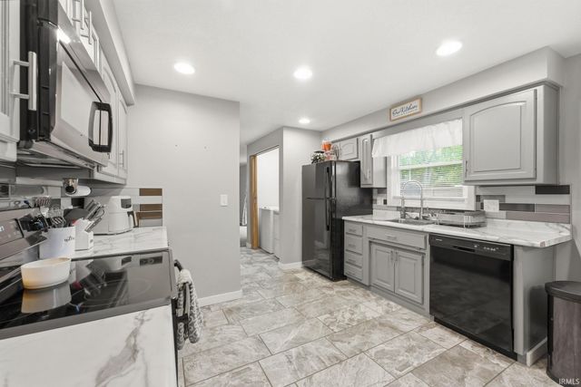 3331 Kirkfield Drive, Fort Wayne, IN 46815