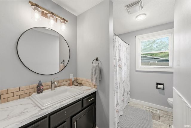 3331 Kirkfield Drive, Fort Wayne, IN 46815