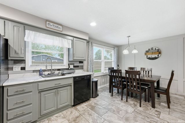3331 Kirkfield Drive, Fort Wayne, IN 46815