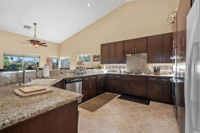 28 White Sun Way, Rancho Mirage, CA 92270