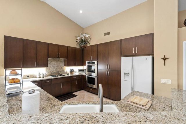 28 White Sun Way, Rancho Mirage, CA 92270