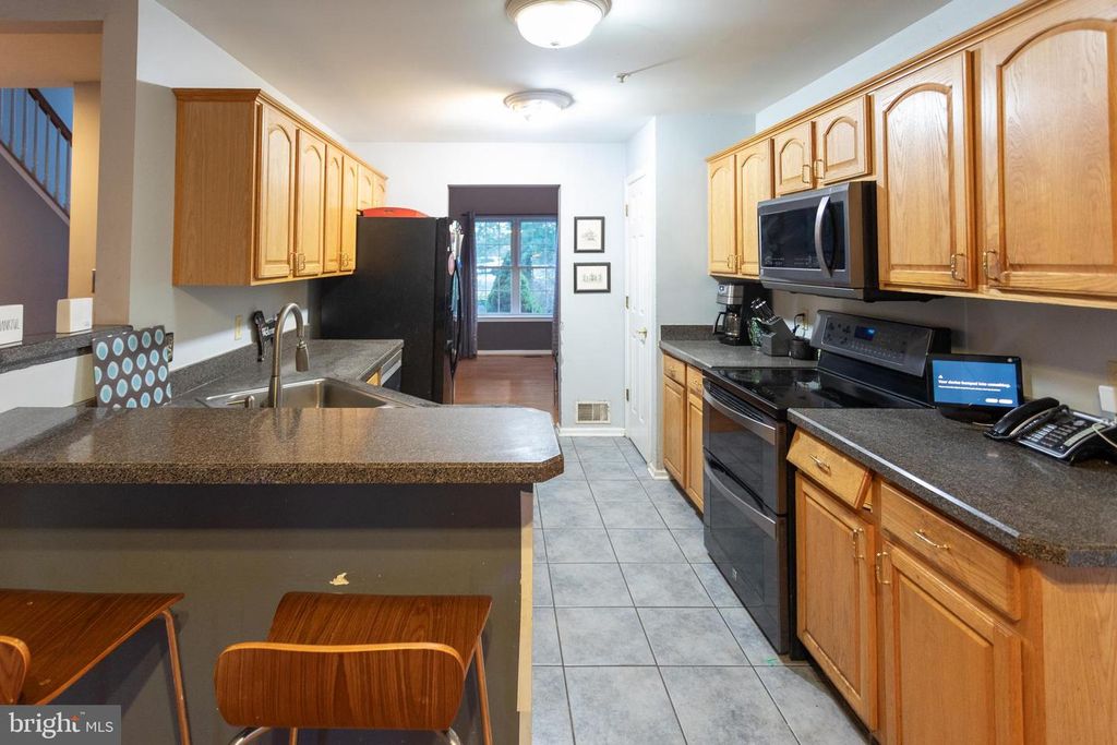Image 10 of property listing at 356 N STATE RD, Springfield, PA 19064