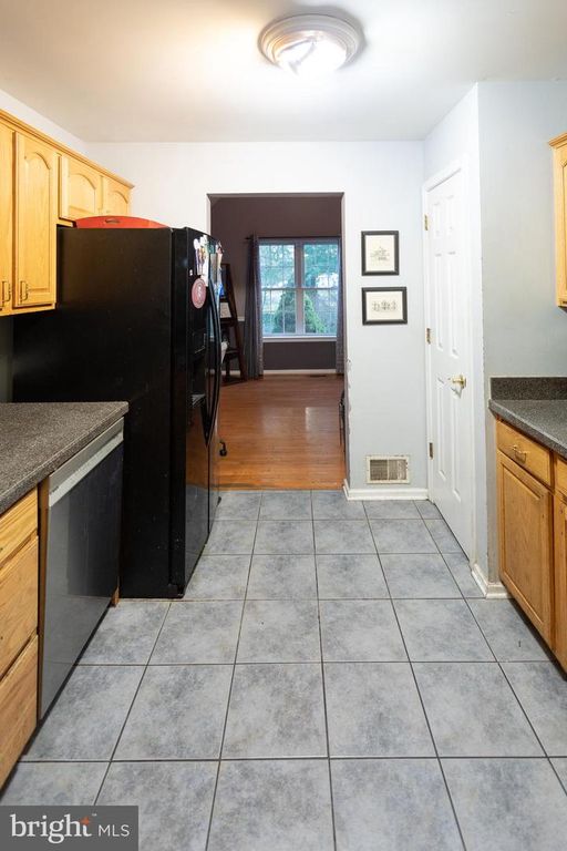 Image 12 of property listing at 356 N STATE RD, Springfield, PA 19064