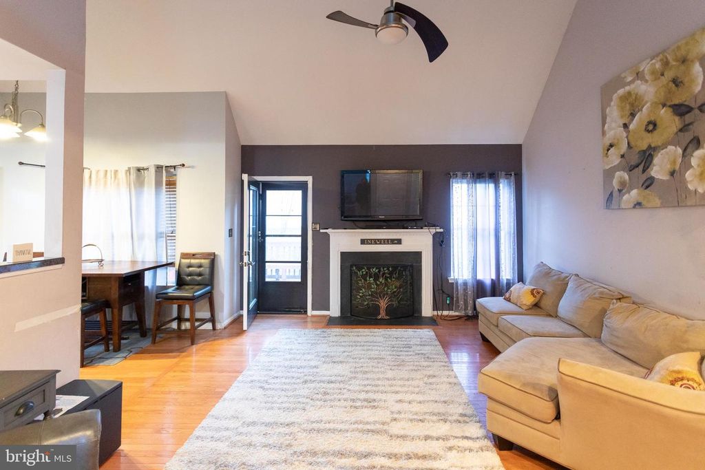 Image 13 of property listing at 356 N STATE RD, Springfield, PA 19064