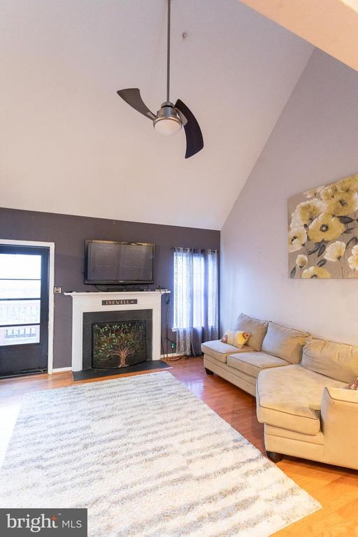 Image 14 of property listing at 356 N STATE RD, Springfield, PA 19064