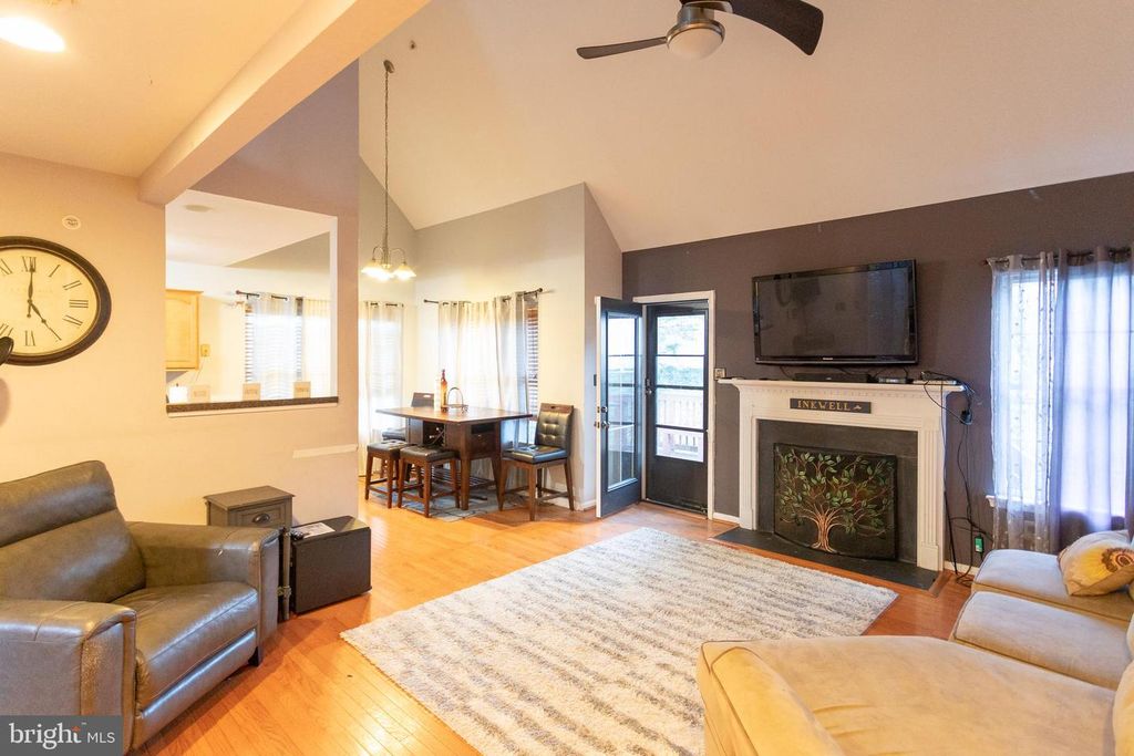 Image 15 of property listing at 356 N STATE RD, Springfield, PA 19064