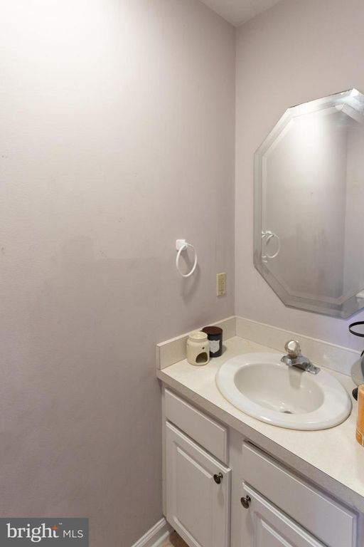 Image 17 of property listing at 356 N STATE RD, Springfield, PA 19064