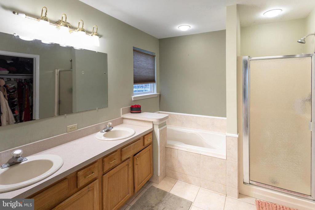 Image 19 of property listing at 356 N STATE RD, Springfield, PA 19064