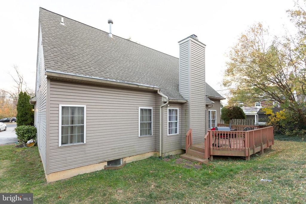 Image 3 of property listing at 356 N STATE RD, Springfield, PA 19064
