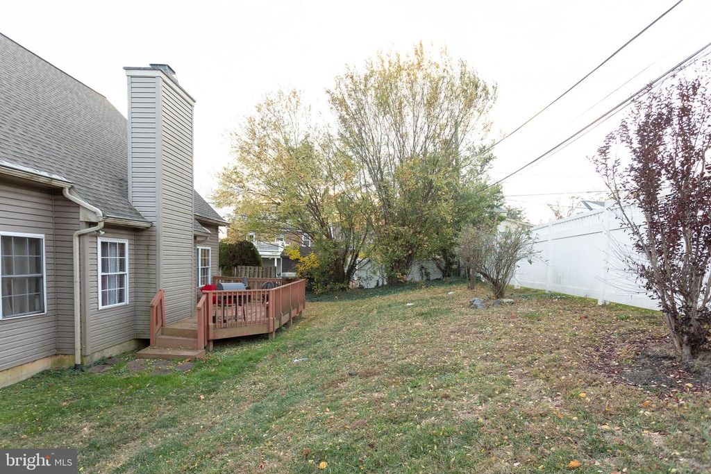 Image 5 of property listing at 356 N STATE RD, Springfield, PA 19064