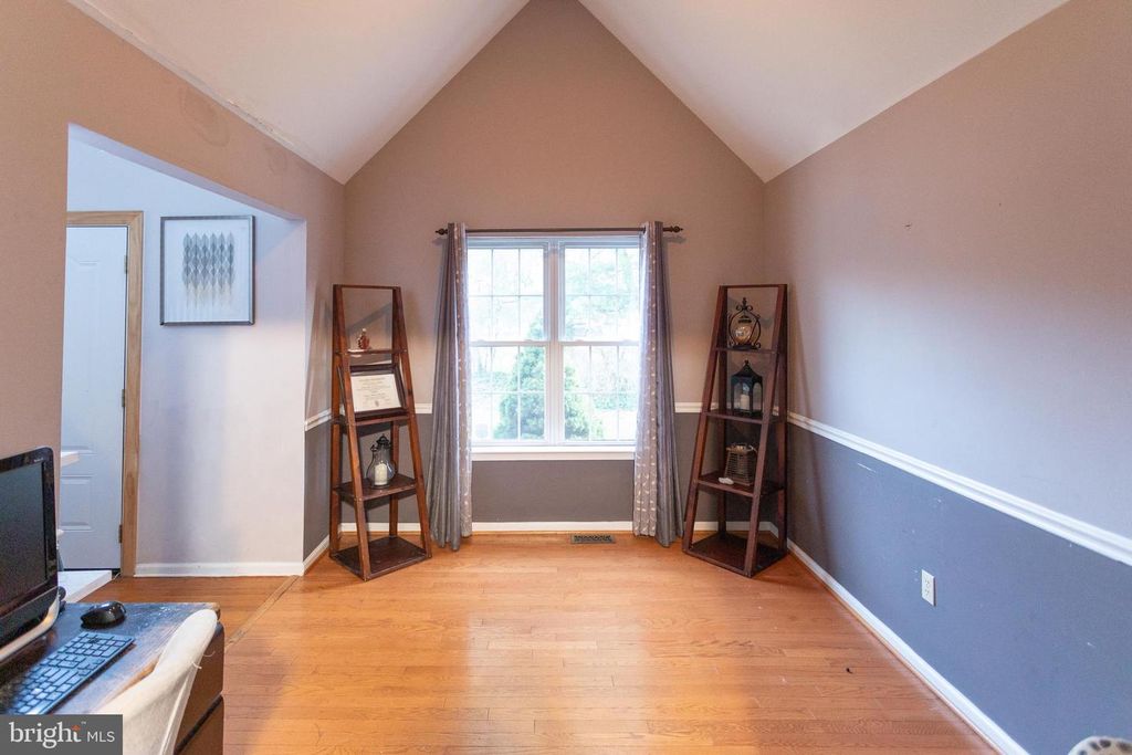 Image 7 of property listing at 356 N STATE RD, Springfield, PA 19064