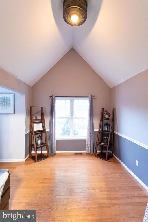 Image 8 of property listing at 356 N STATE RD, Springfield, PA 19064