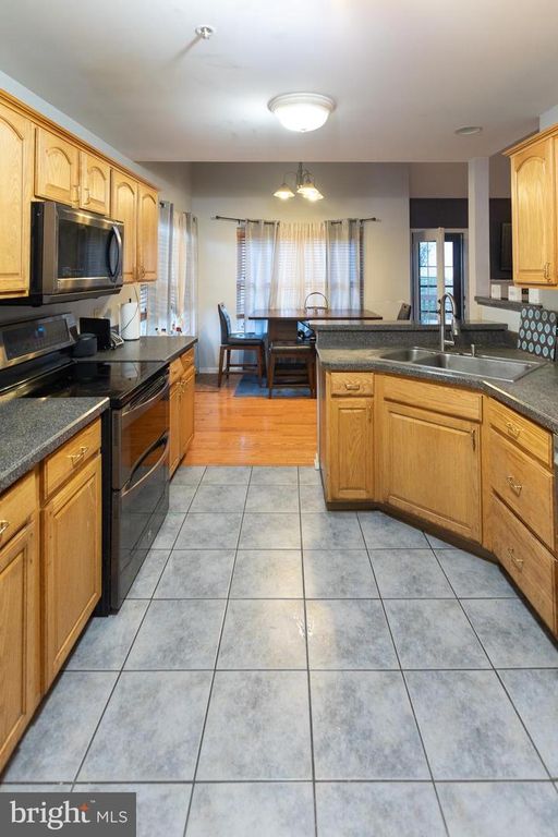 Image 9 of property listing at 356 N STATE RD, Springfield, PA 19064