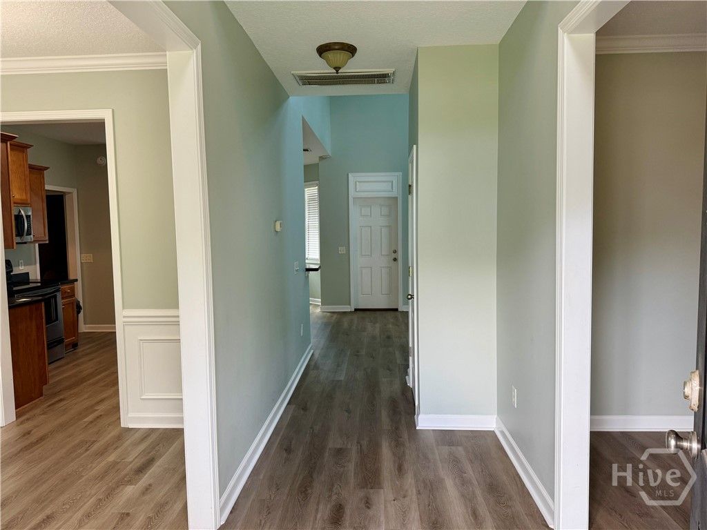 Image 7 of property listing at 674 Bristol Way, Richmond Hill, GA 31324