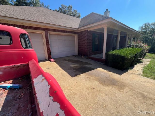 94 Rives Mill Loop, Deatsville, AL 36022