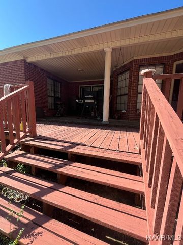 94 Rives Mill Loop, Deatsville, AL 36022