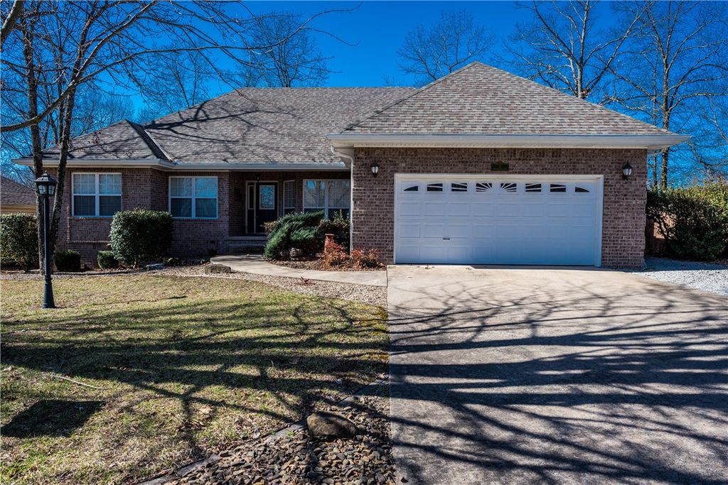 8 Morganshire Drive, Bella Vista, AR 72714