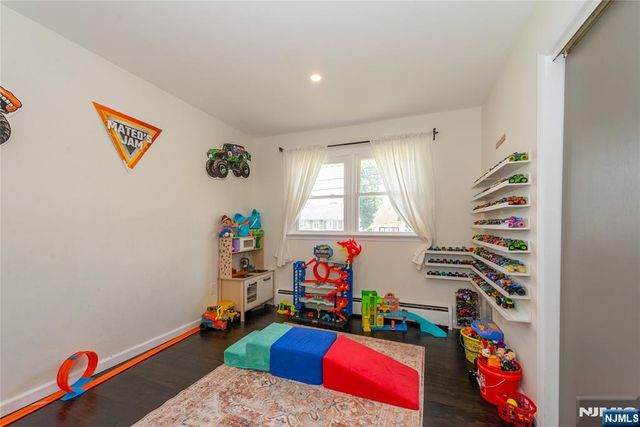 527 Lyster Avenue, Saddle Brook, NJ 07663