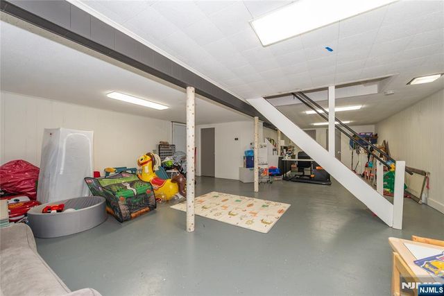 527 Lyster Avenue, Saddle Brook, NJ 07663