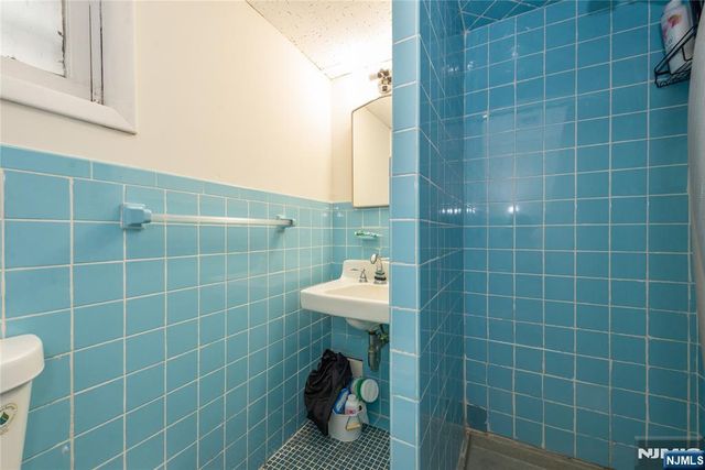 527 Lyster Avenue, Saddle Brook, NJ 07663