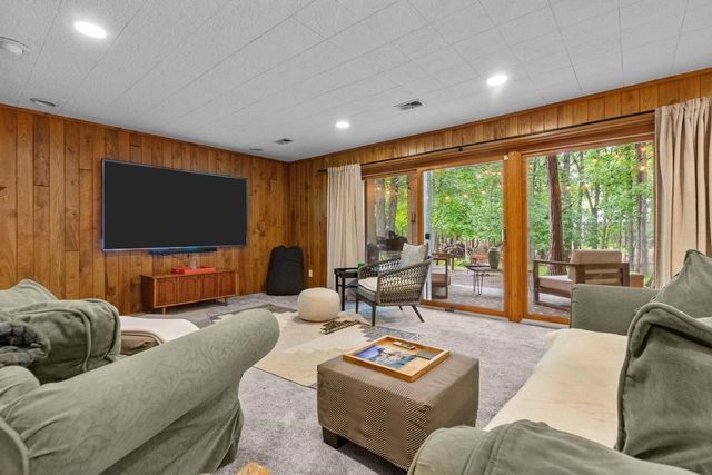 3616 E LEXINGTON DRIVE, Appleton, WI 54915