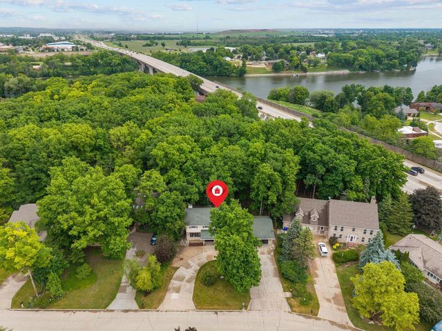3616 E LEXINGTON DRIVE, Appleton, WI 54915