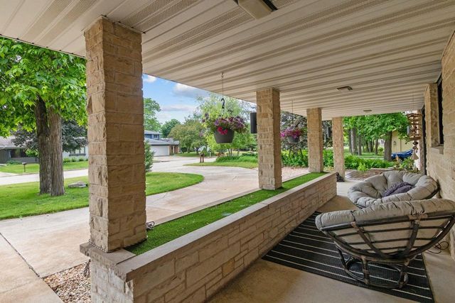 3616 E LEXINGTON DRIVE, Appleton, WI 54915