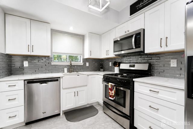 33 Shelly Road, Old Bridge, NJ 08857