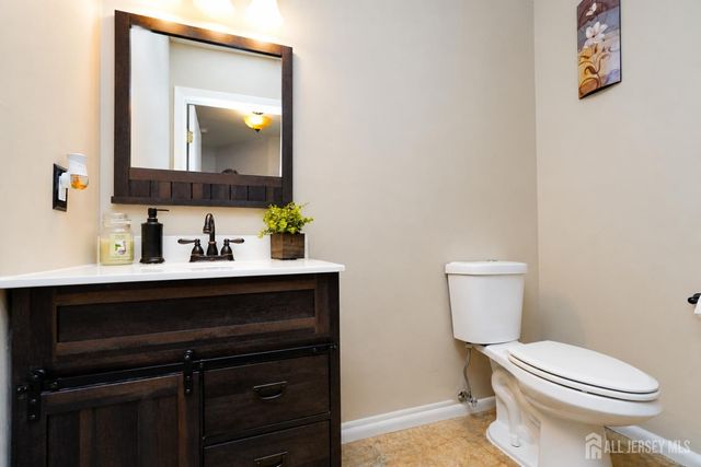 33 Shelly Road, Old Bridge, NJ 08857
