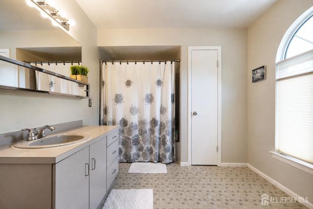 33 Shelly Road, Old Bridge, NJ 08857