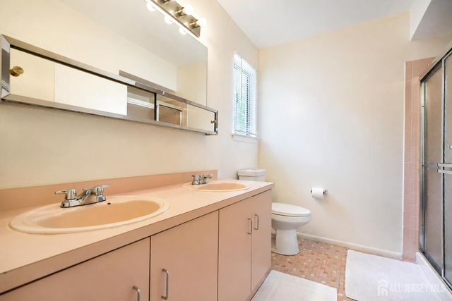 33 Shelly Road, Old Bridge, NJ 08857