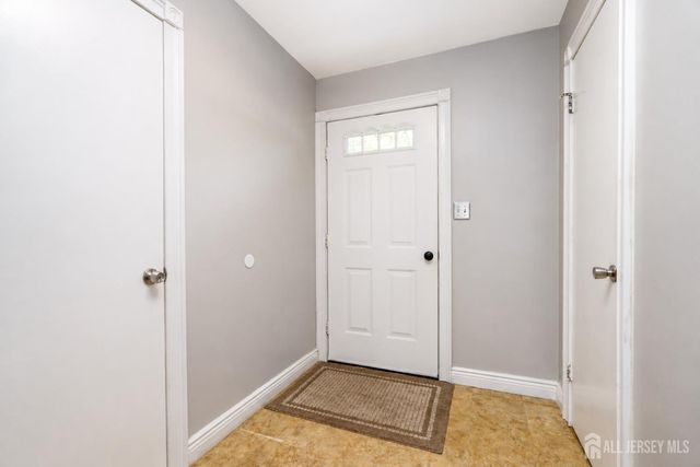 33 Shelly Road, Old Bridge, NJ 08857