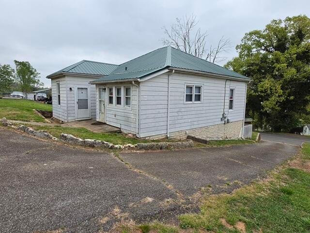 170 10th ST, Fieldale, VA 24089
